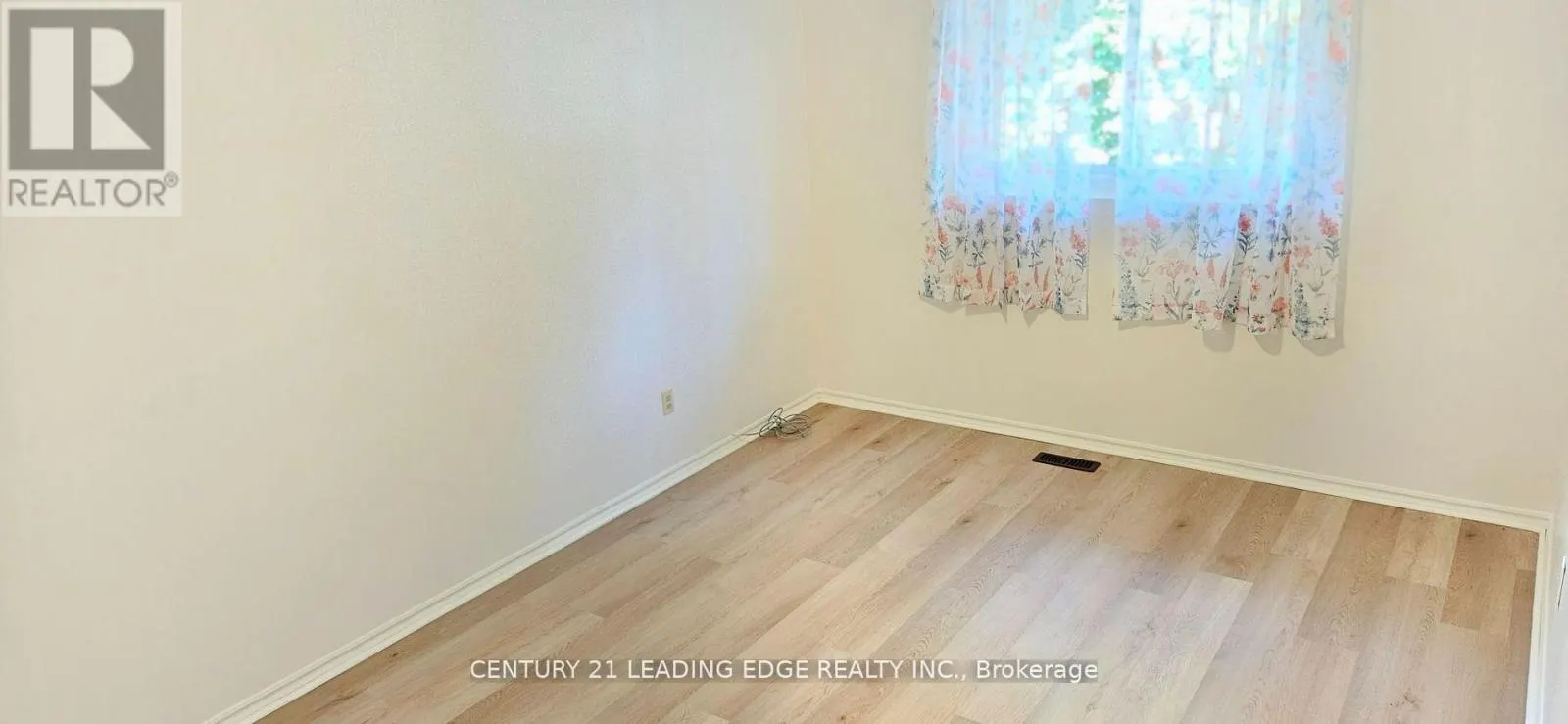 UPPER - 39 MALLARD CRESCENT