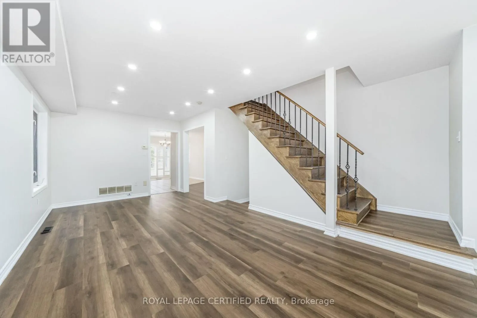 76 SADDLEBACK SQUARE