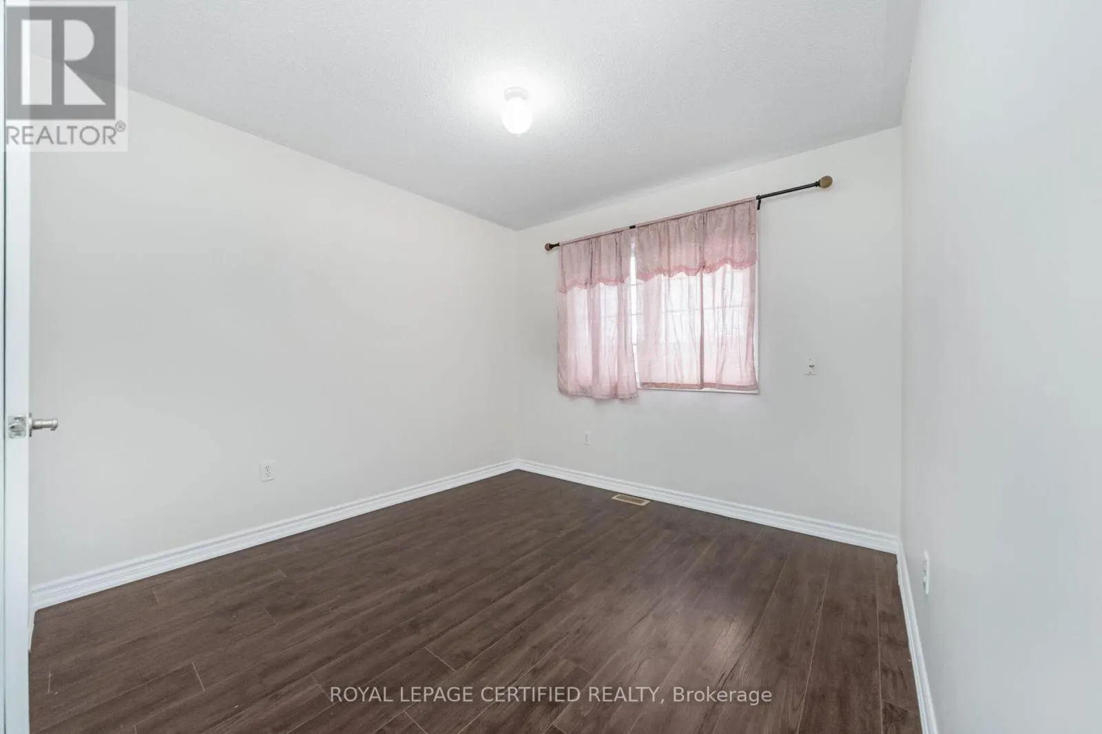 76 SADDLEBACK SQUARE