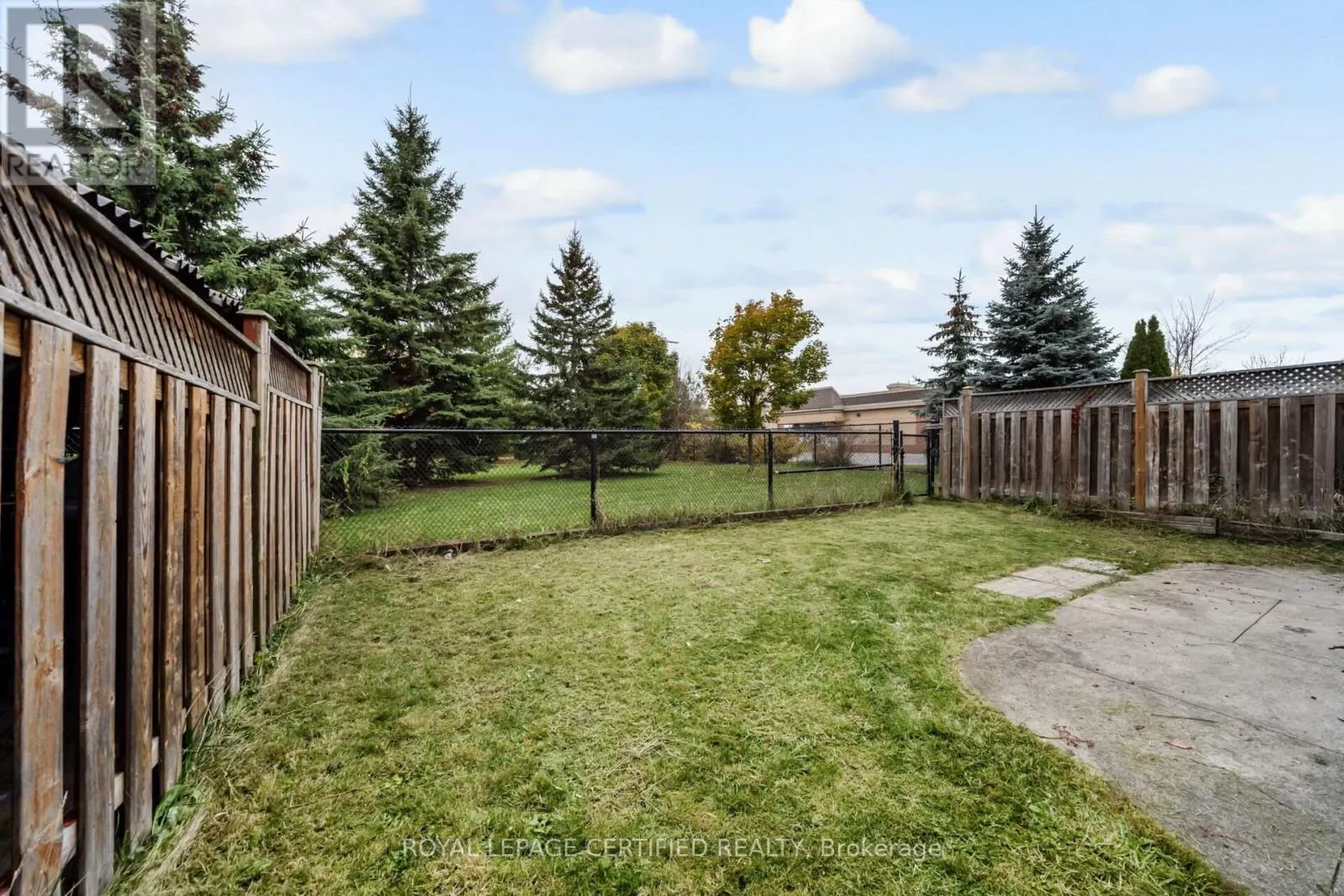 76 SADDLEBACK SQUARE