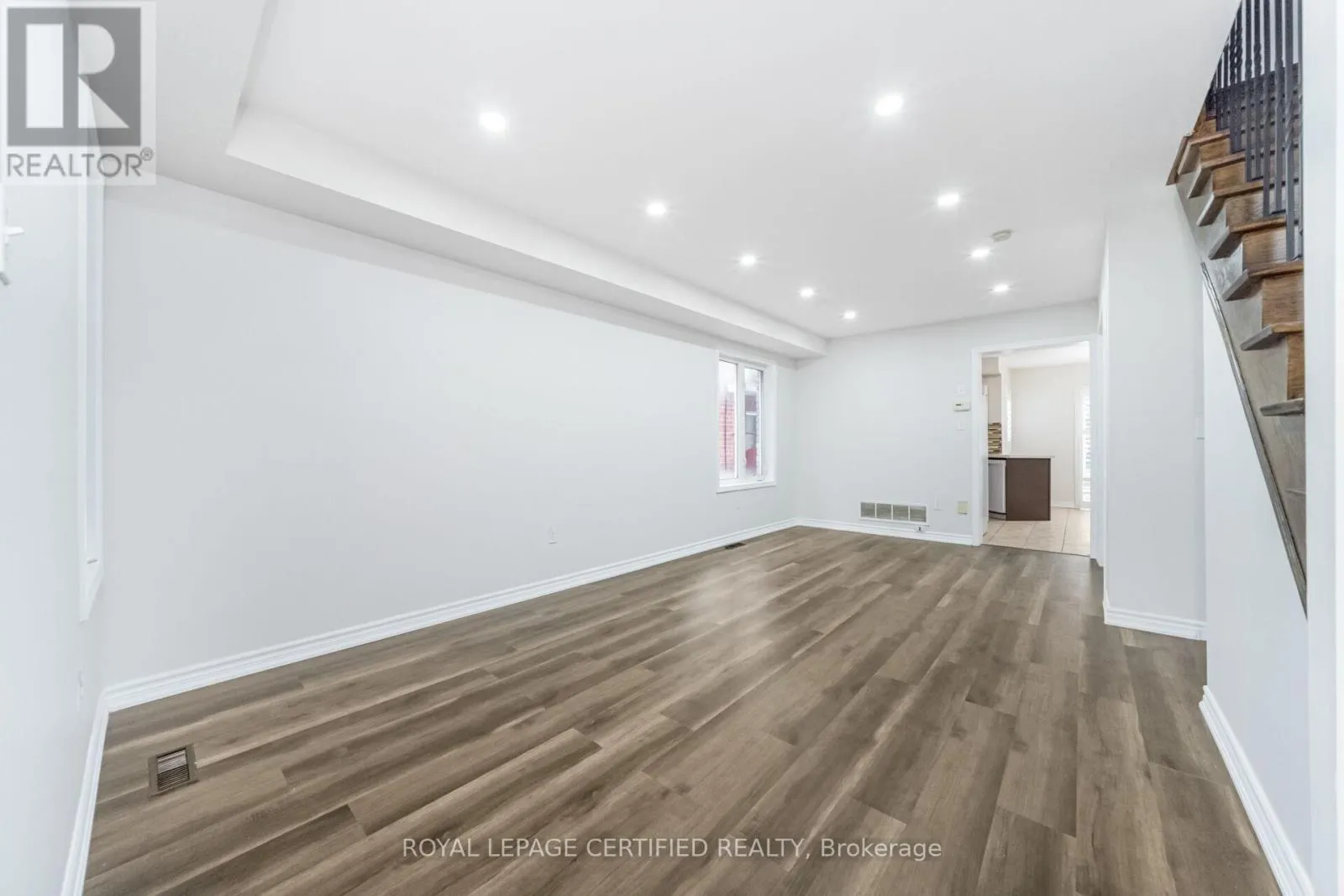 76 SADDLEBACK SQUARE