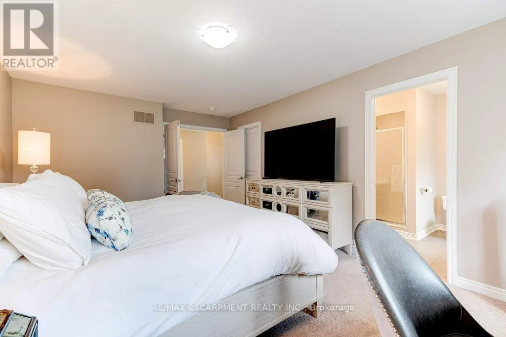 19 - 2086 GHENT AVENUE