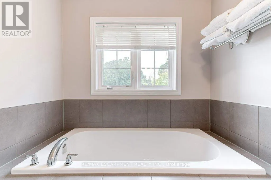 19 - 2086 GHENT AVENUE