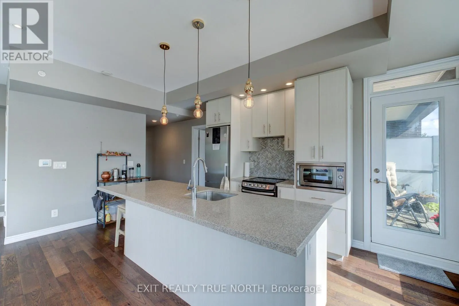 205 - 457 PLAINS ROAD E