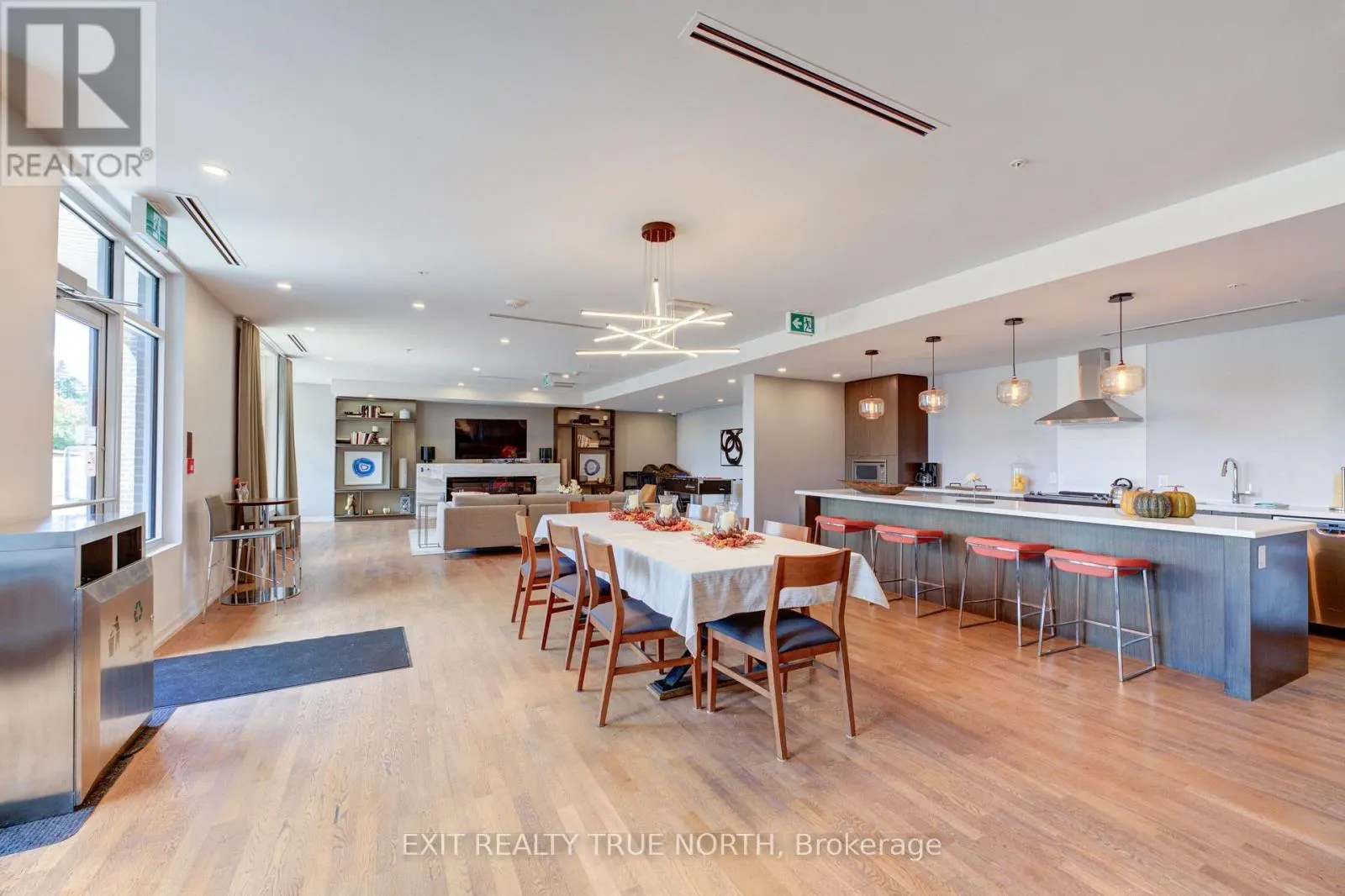 205 - 457 PLAINS ROAD E