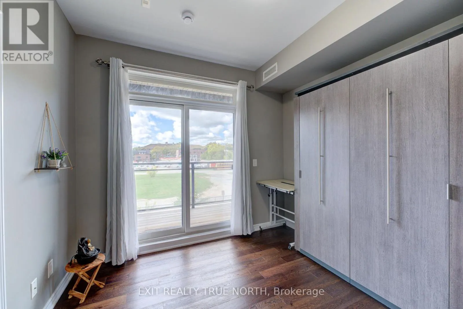 205 - 457 PLAINS ROAD E