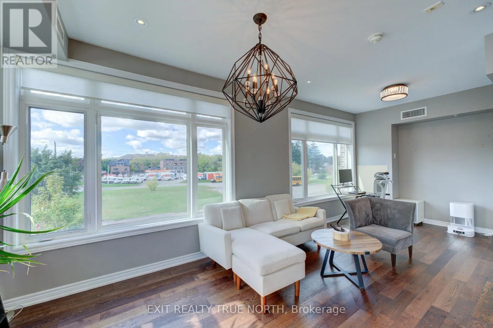 205 - 457 PLAINS ROAD E