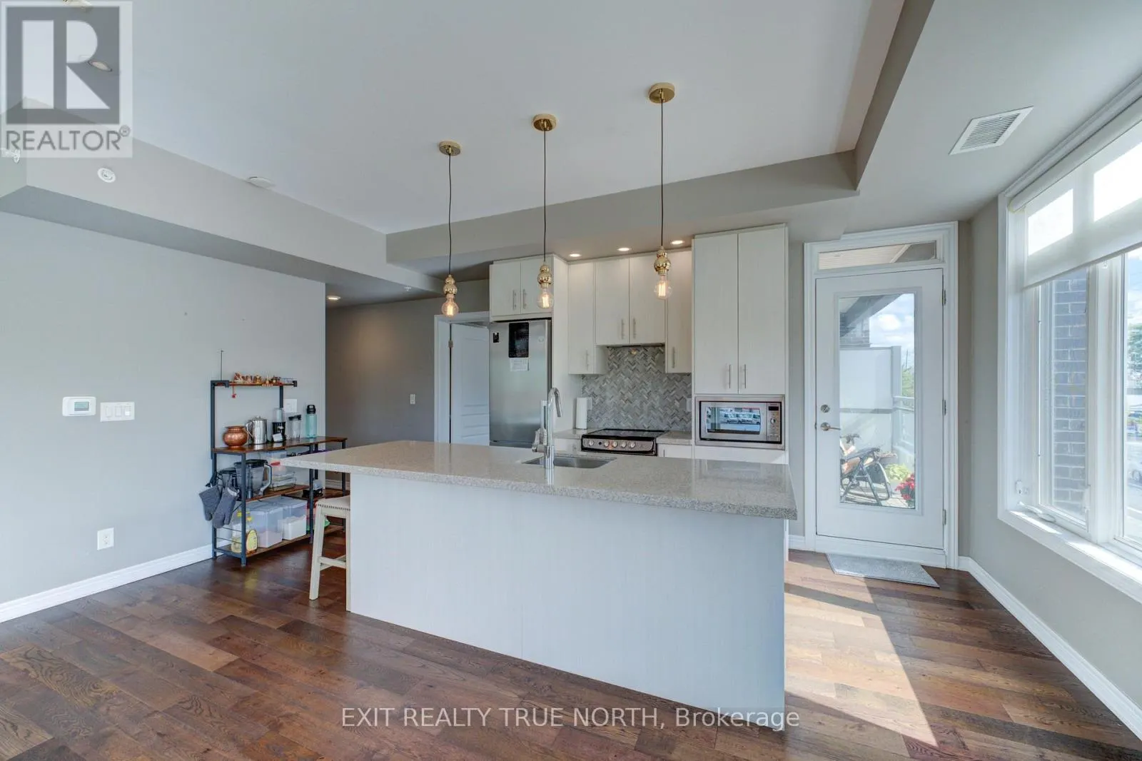 205 - 457 PLAINS ROAD E