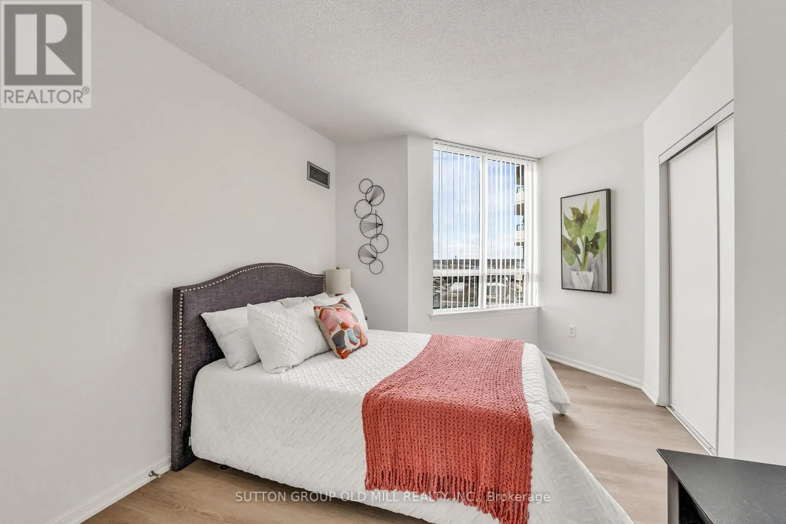 1505 - 550 WEBB DRIVE