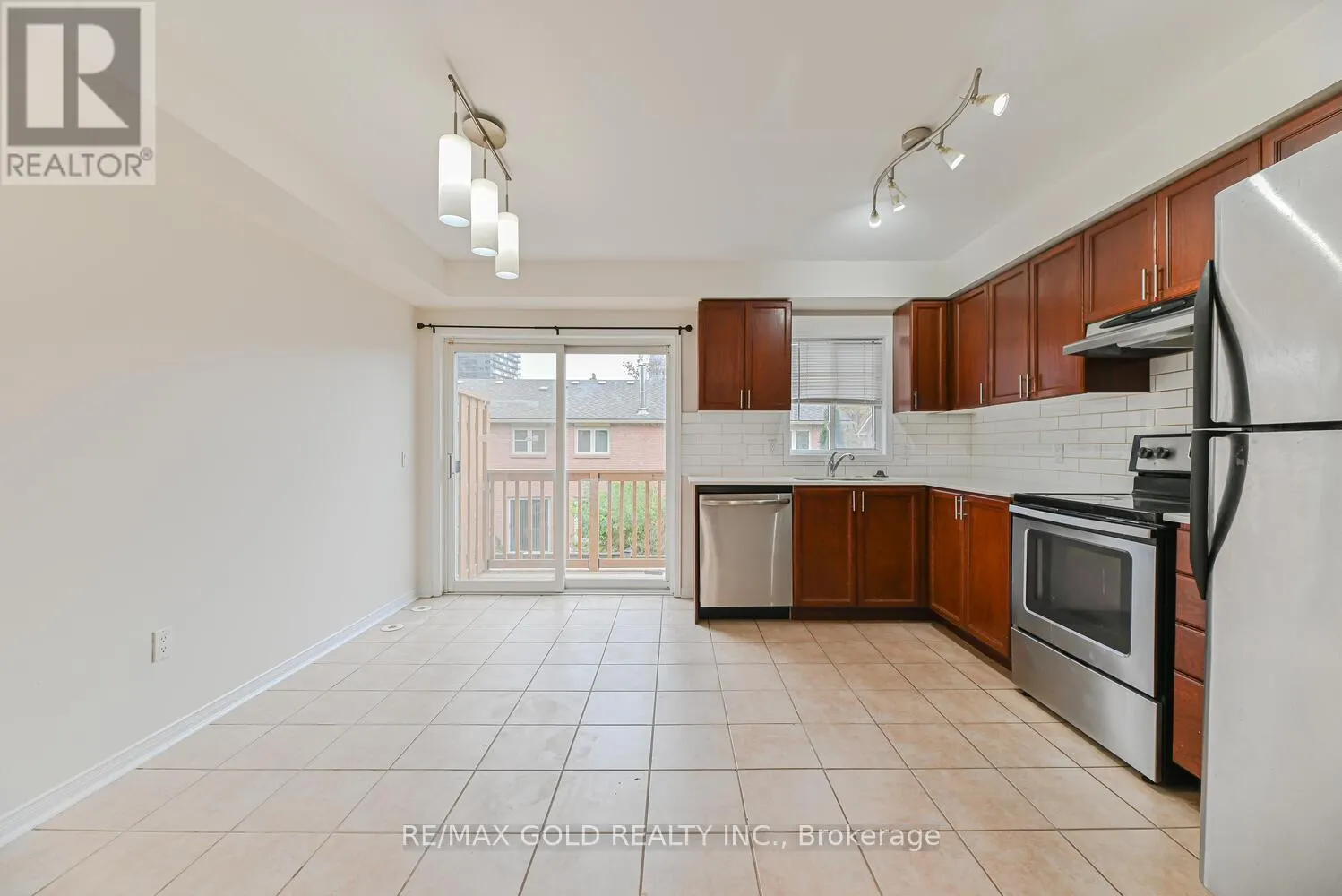 14 - 50 STRATHAVEN DRIVE