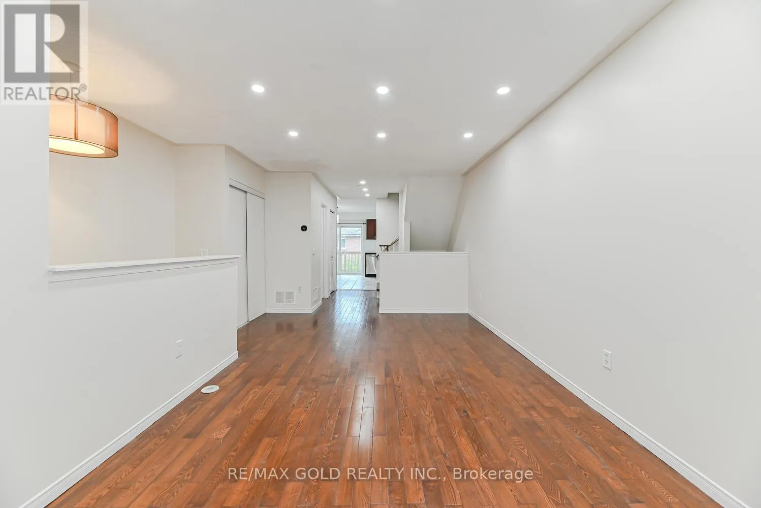 14 - 50 STRATHAVEN DRIVE