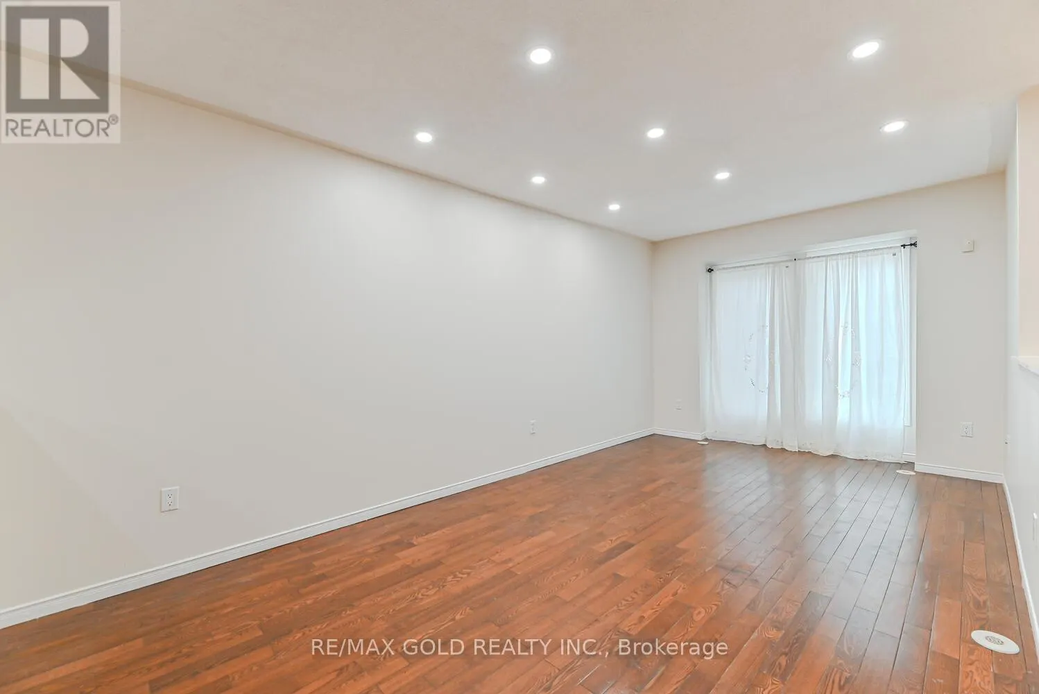 14 - 50 STRATHAVEN DRIVE