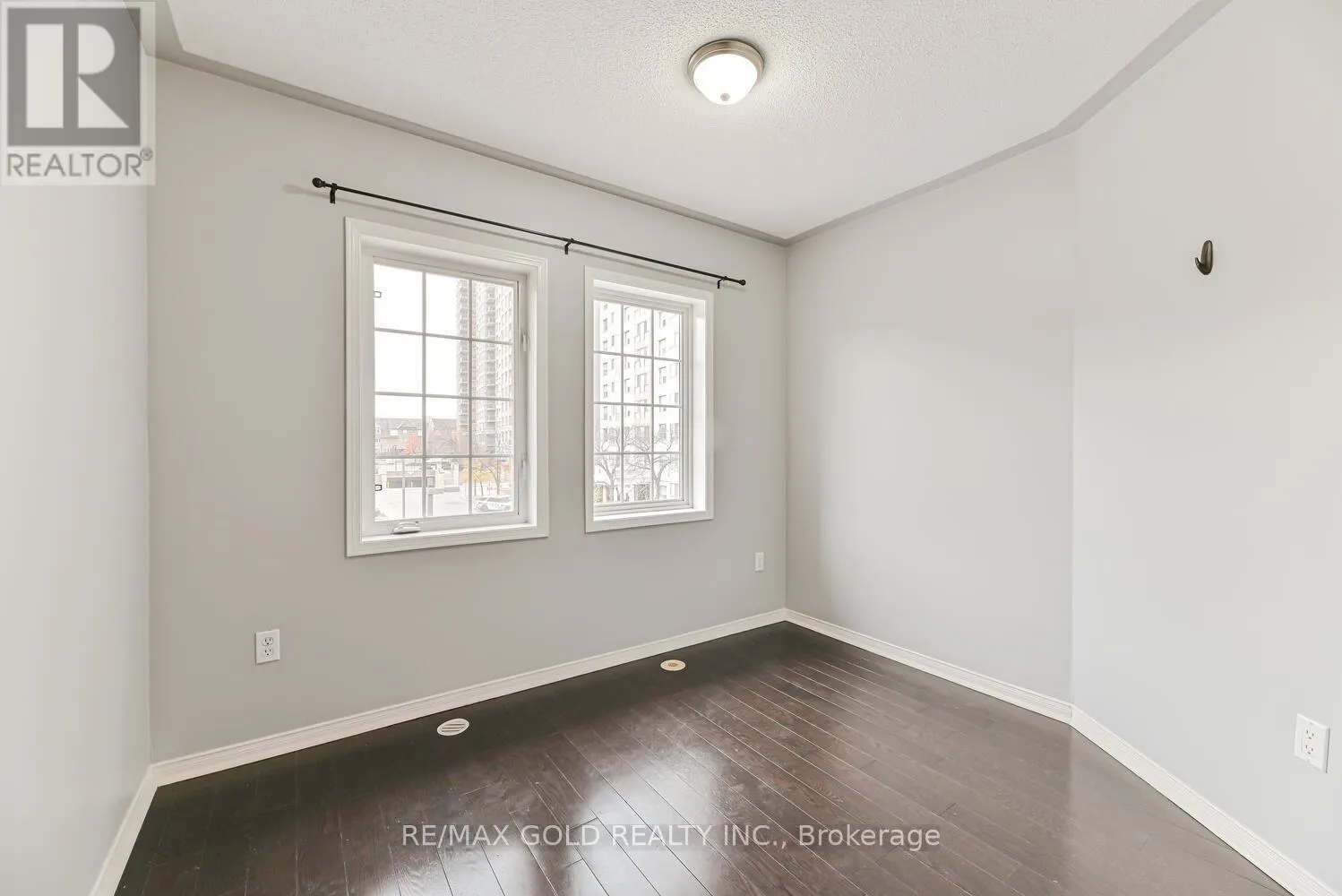 14 - 50 STRATHAVEN DRIVE