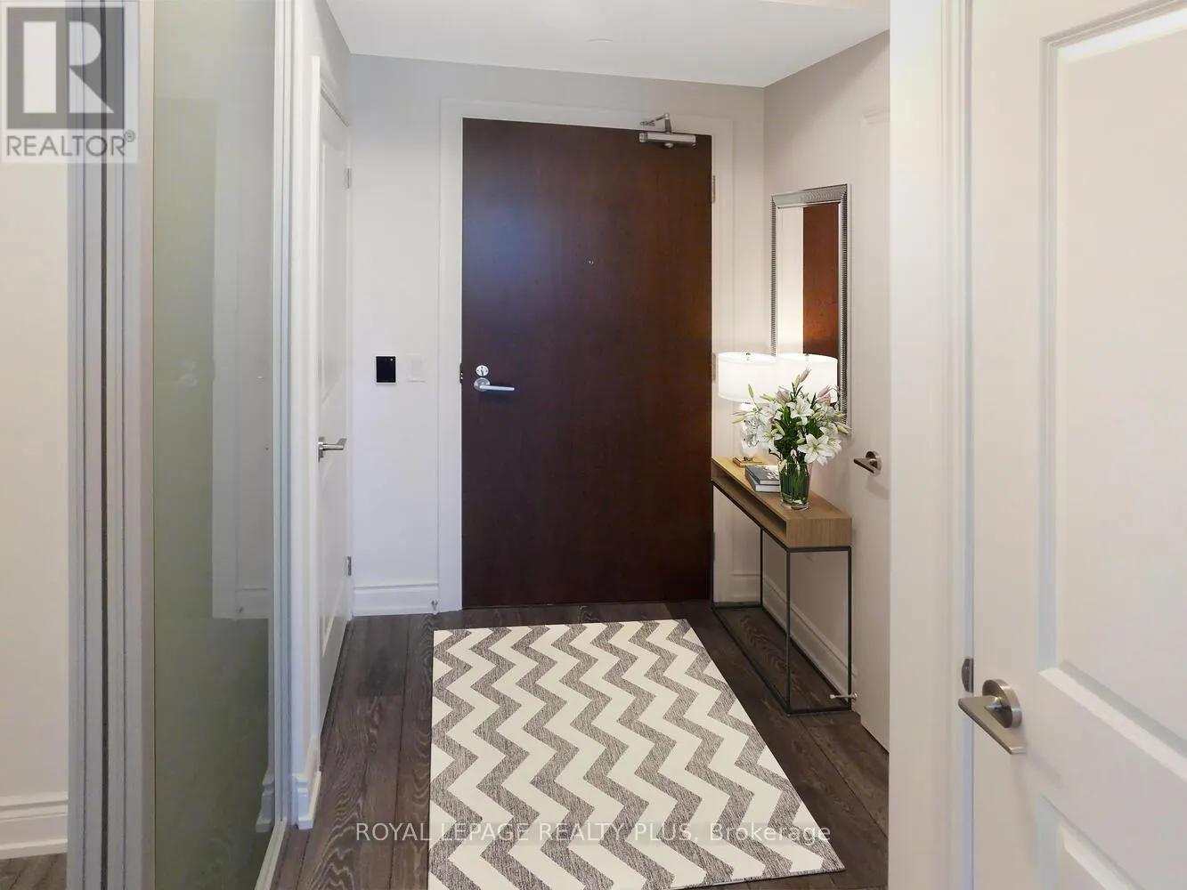 208 - 1050 MAIN STREET E