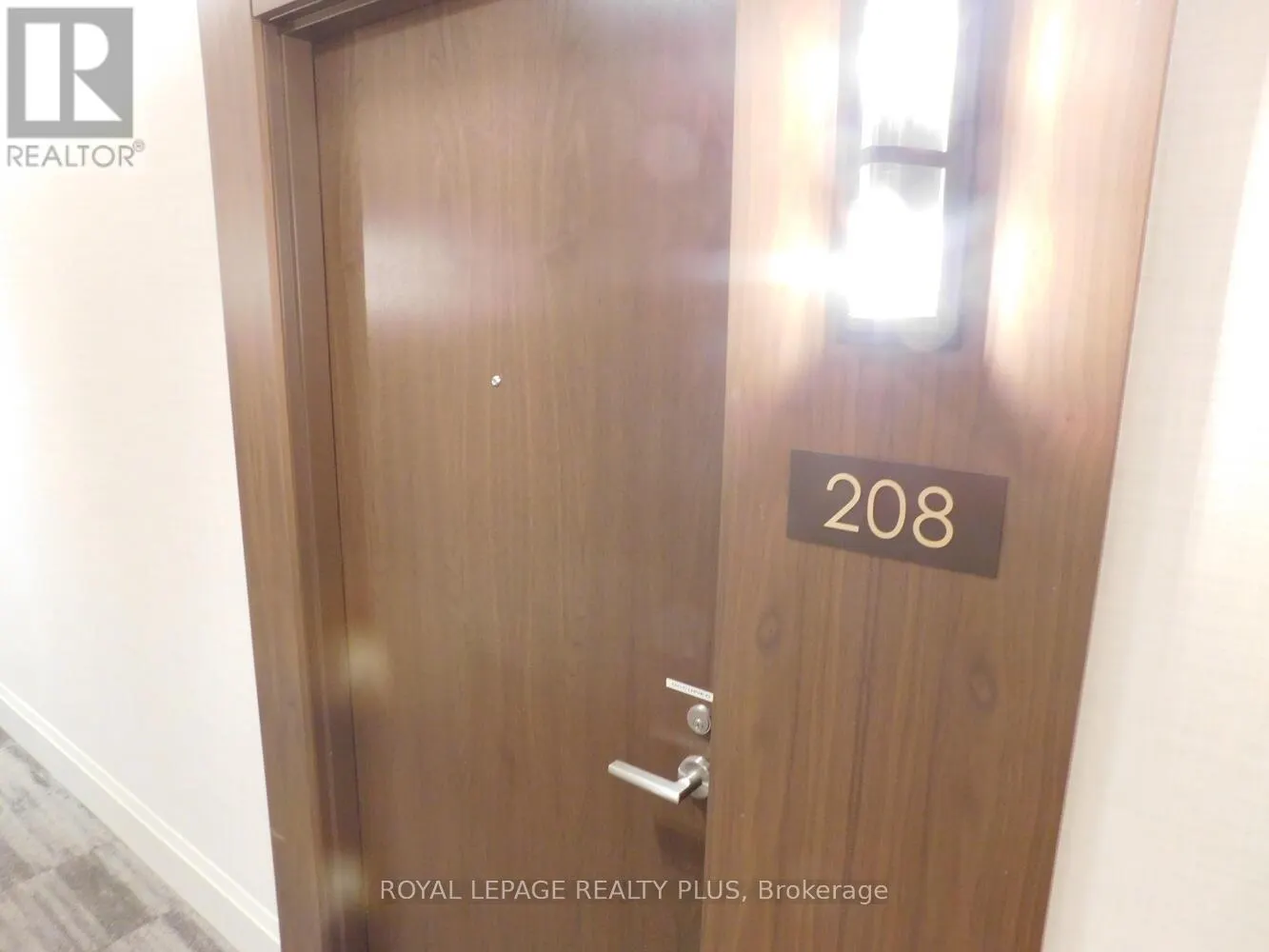 208 - 1050 MAIN STREET E