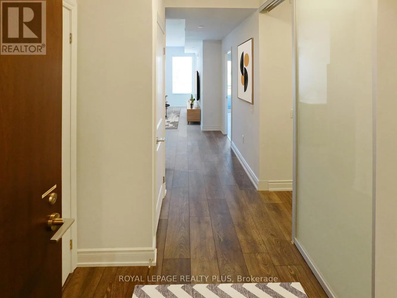 208 - 1050 MAIN STREET E