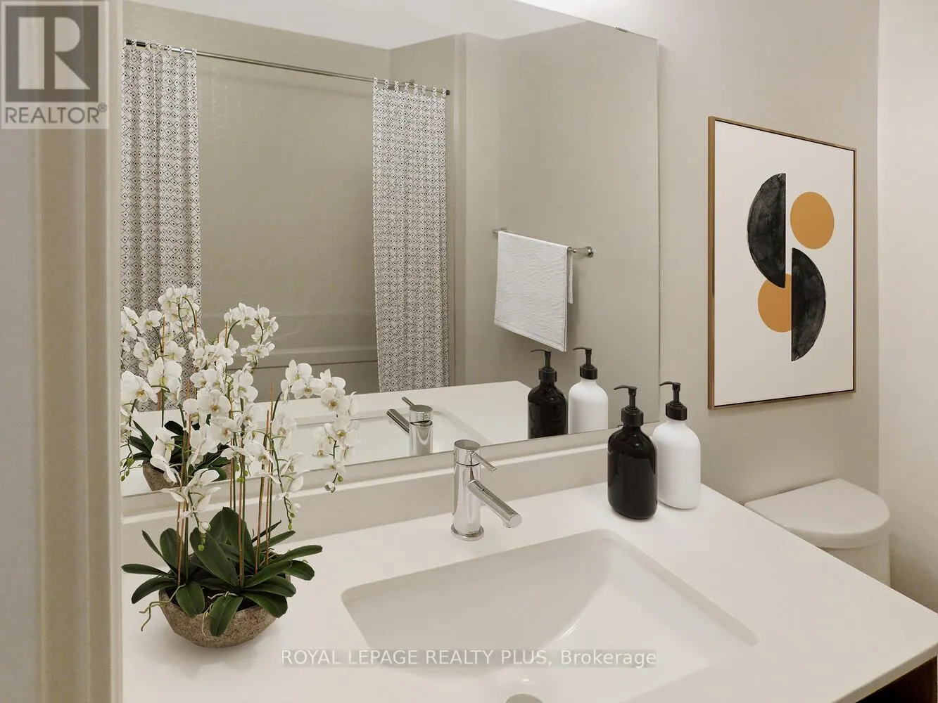 208 - 1050 MAIN STREET E