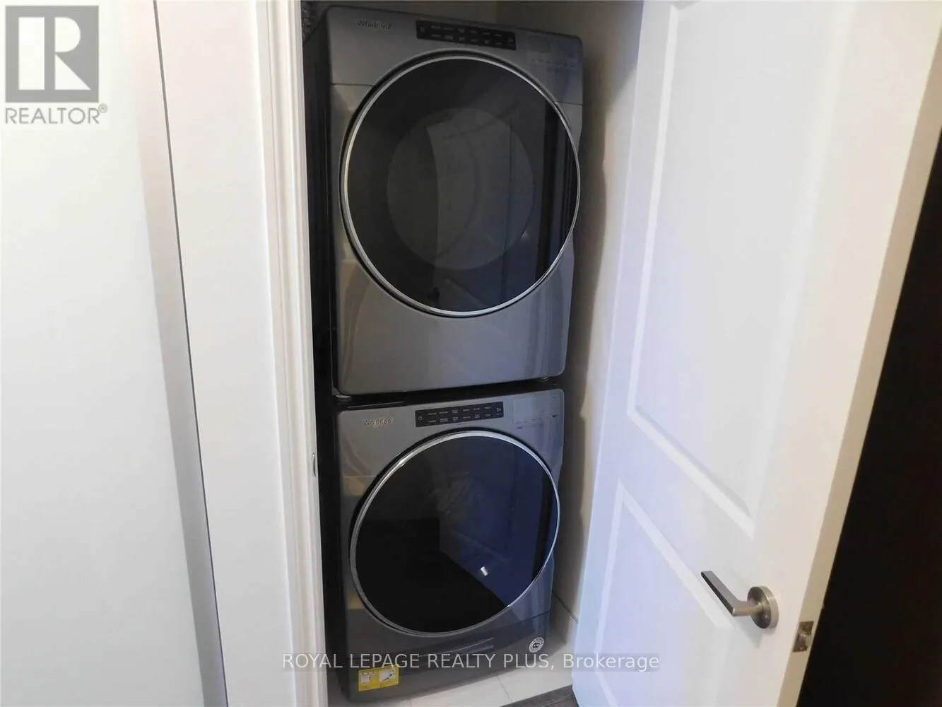 208 - 1050 MAIN STREET E