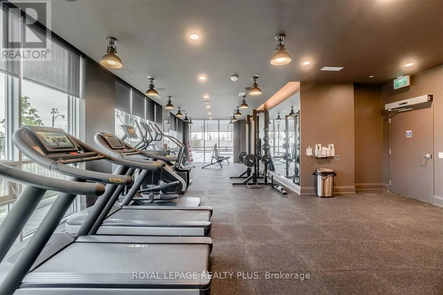 208 - 1050 MAIN STREET E