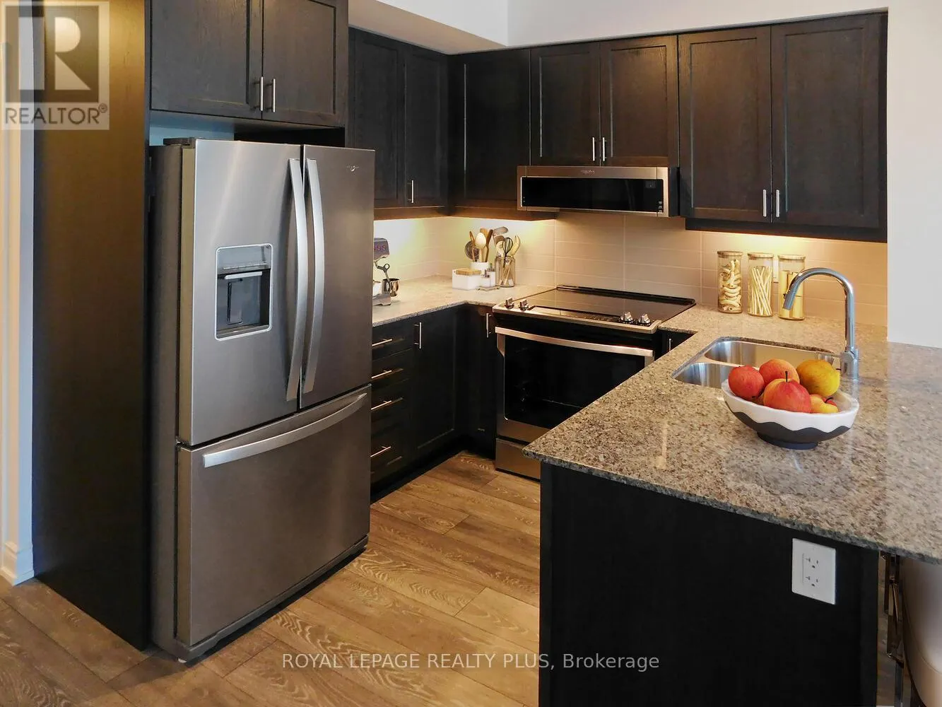 208 - 1050 MAIN STREET E