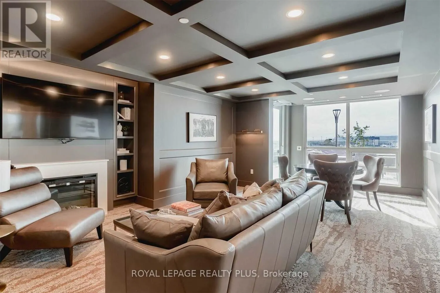 208 - 1050 MAIN STREET E