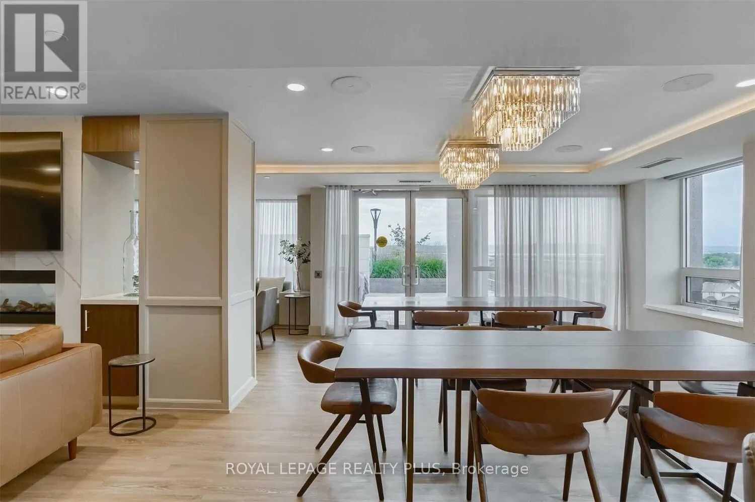 208 - 1050 MAIN STREET E