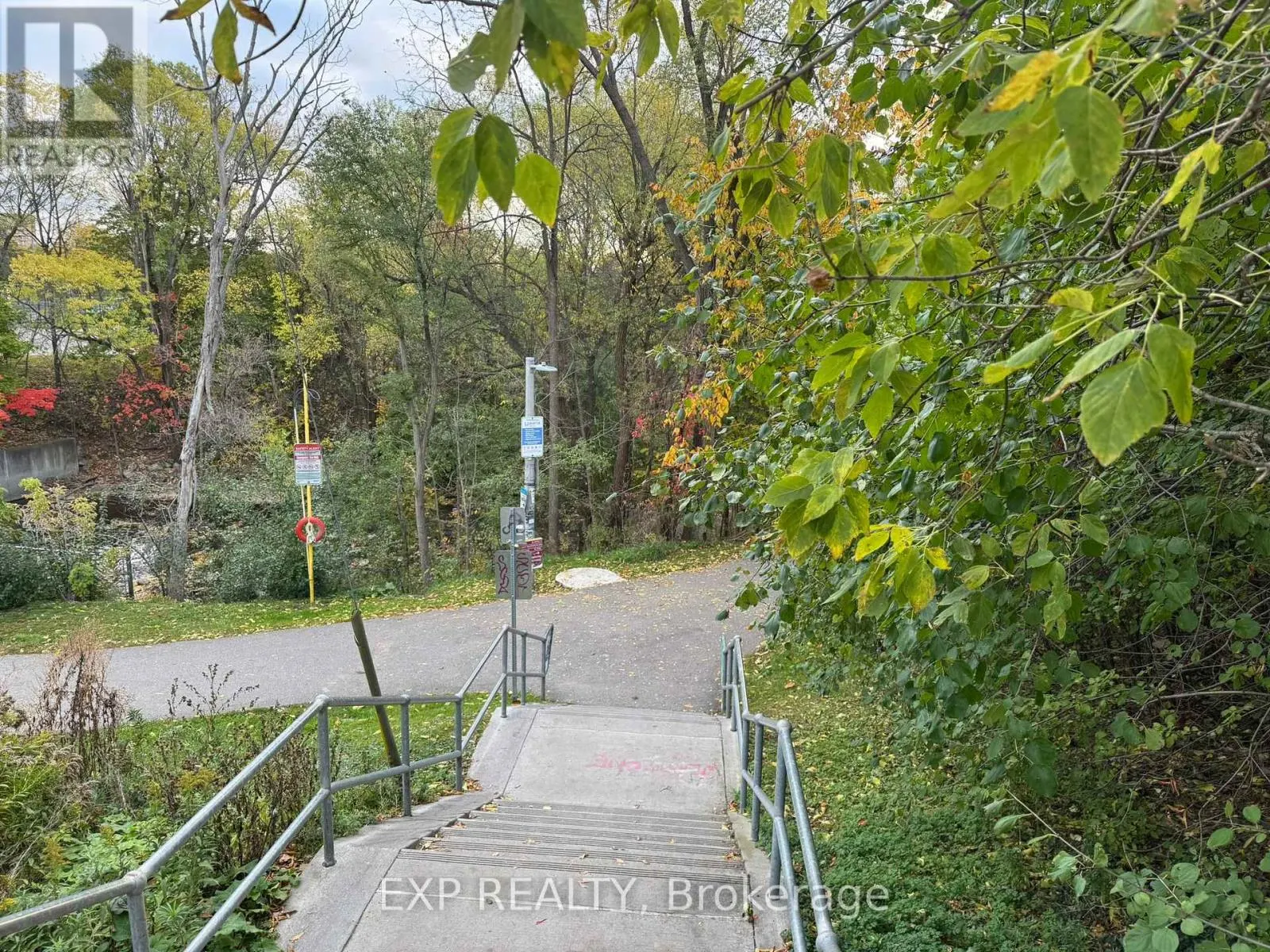 LOWER LEVEL - 87 WELLINGTON STREET E