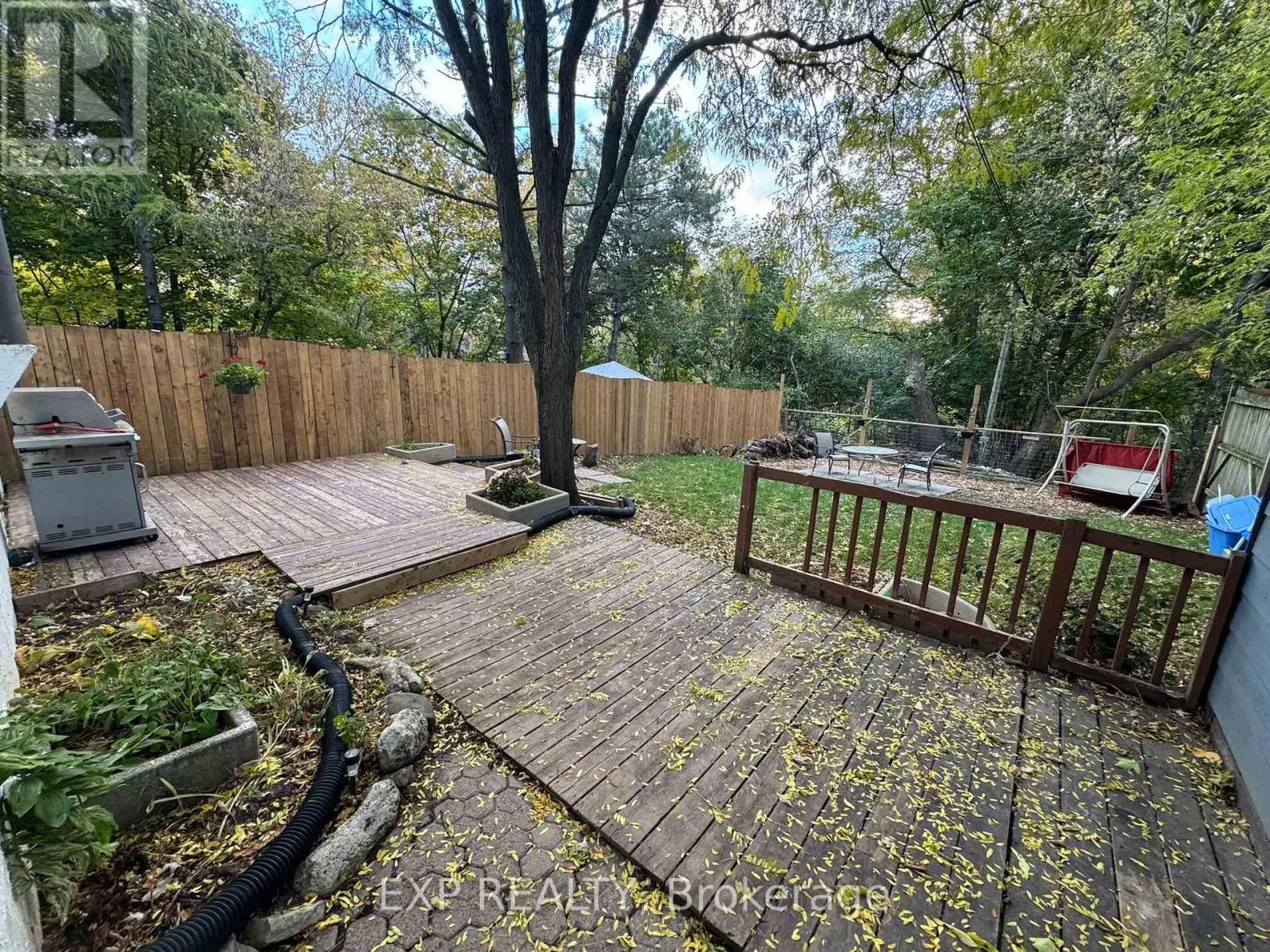 LOWER LEVEL - 87 WELLINGTON STREET E