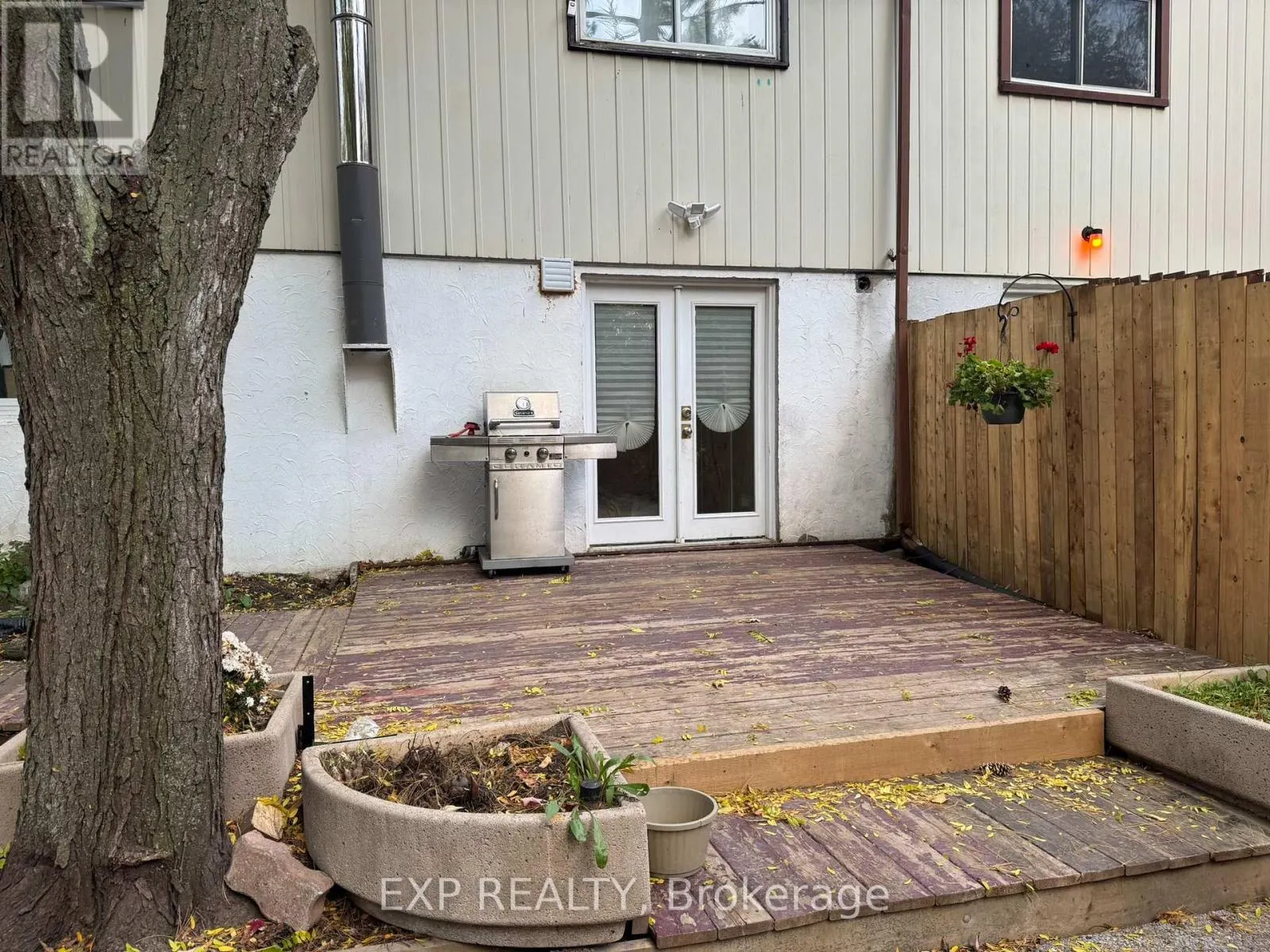 LOWER LEVEL - 87 WELLINGTON STREET E