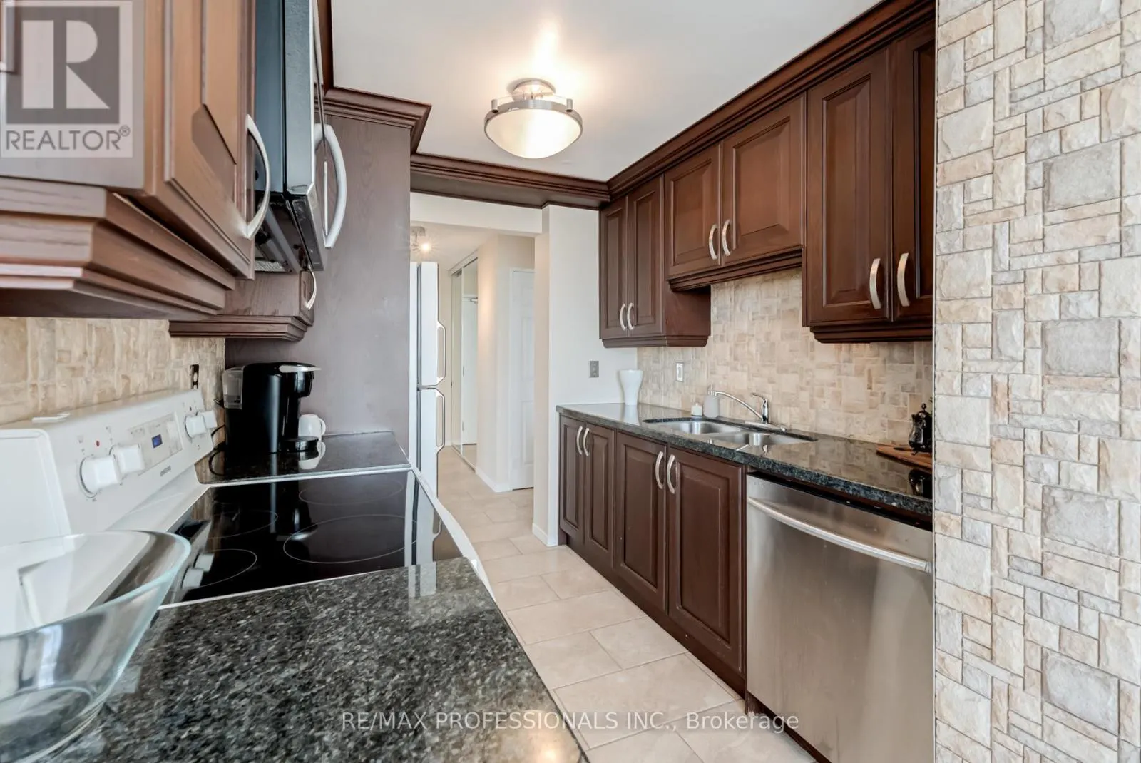 1703 - 700 CONSTELLATION DRIVE