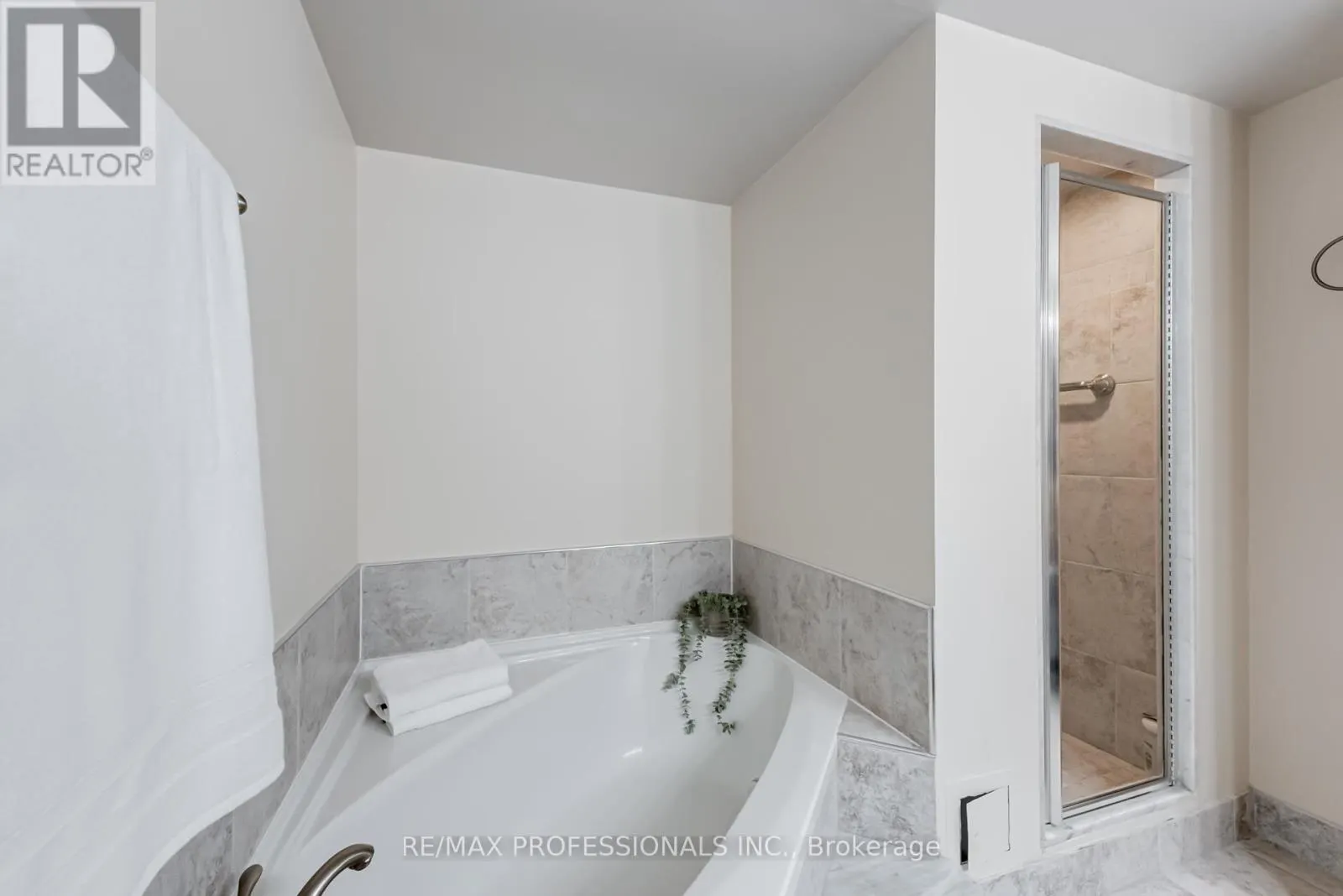 1703 - 700 CONSTELLATION DRIVE