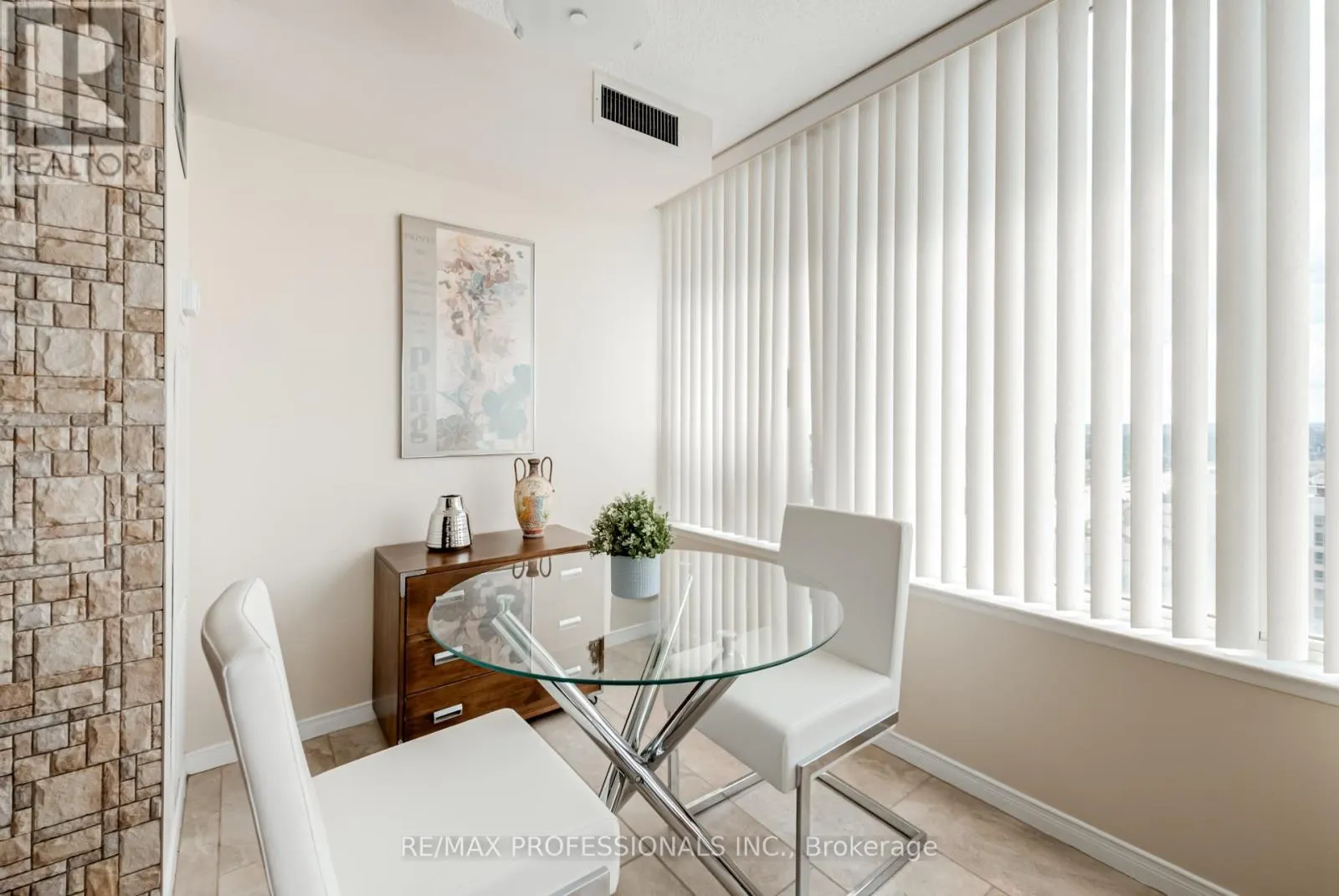 1703 - 700 CONSTELLATION DRIVE