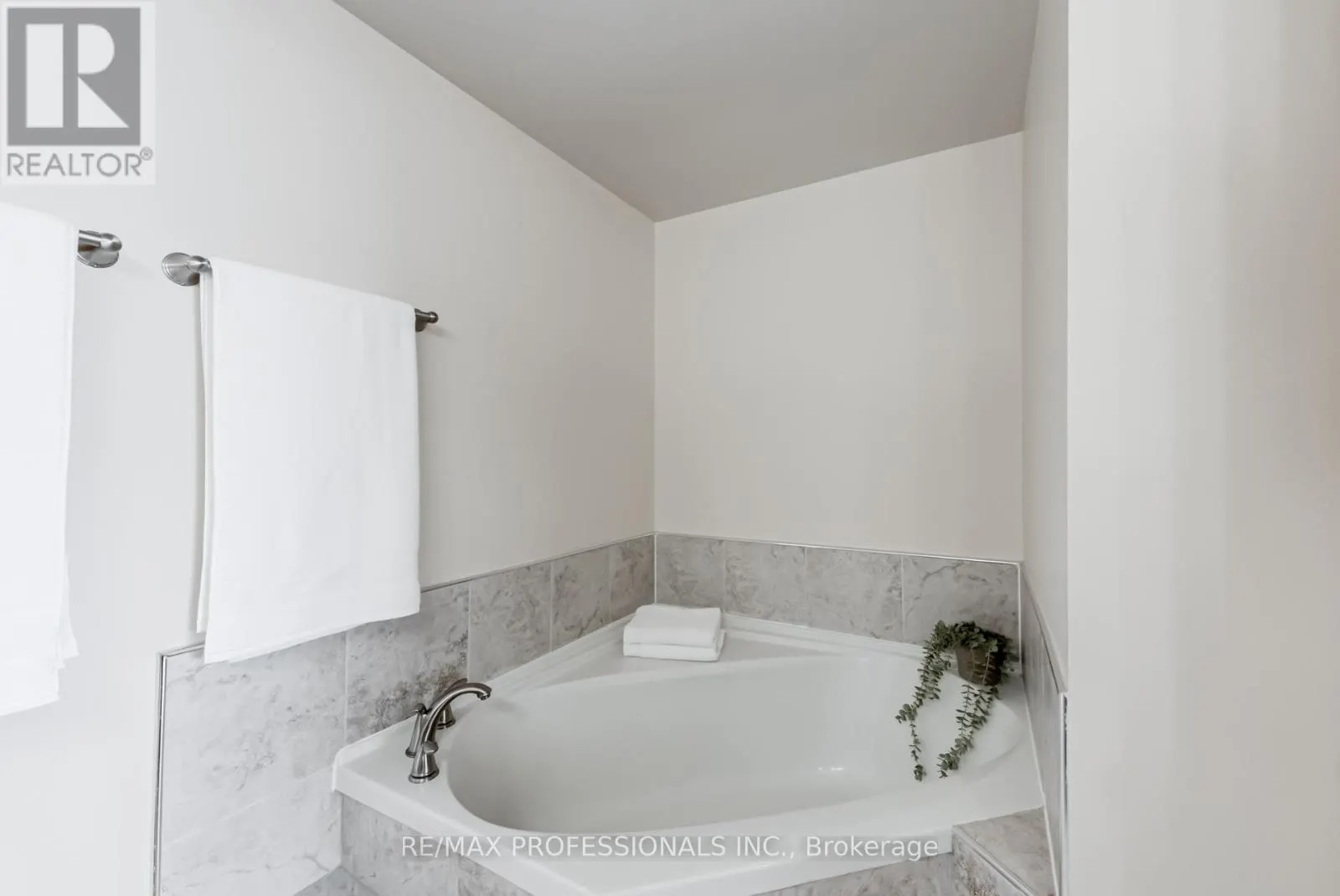 1703 - 700 CONSTELLATION DRIVE