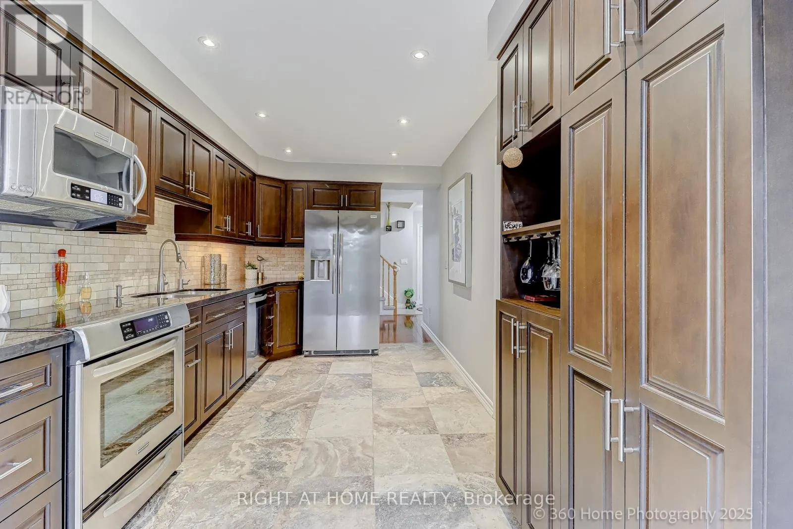 32 HEATHCLIFFE SQUARE