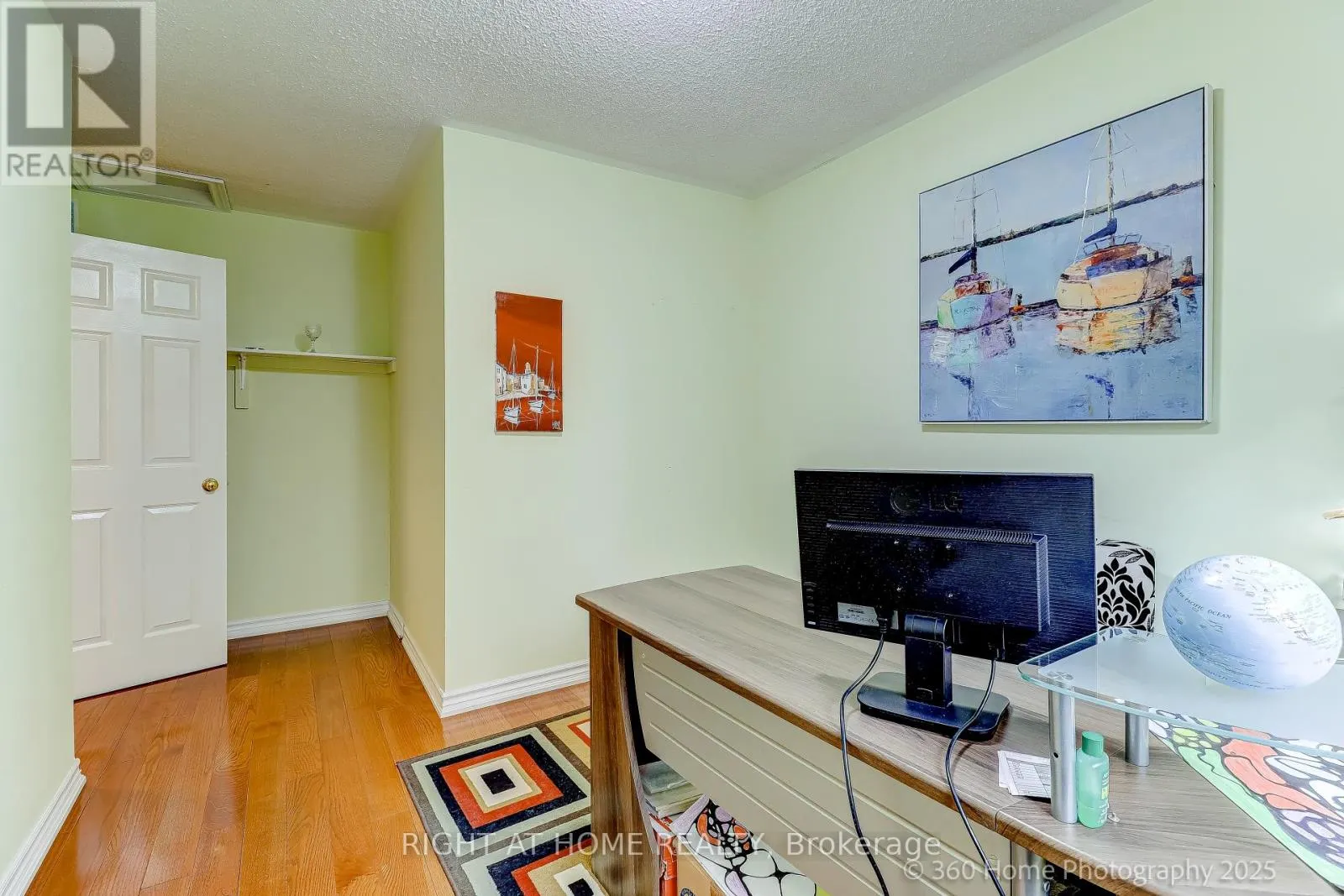 32 HEATHCLIFFE SQUARE