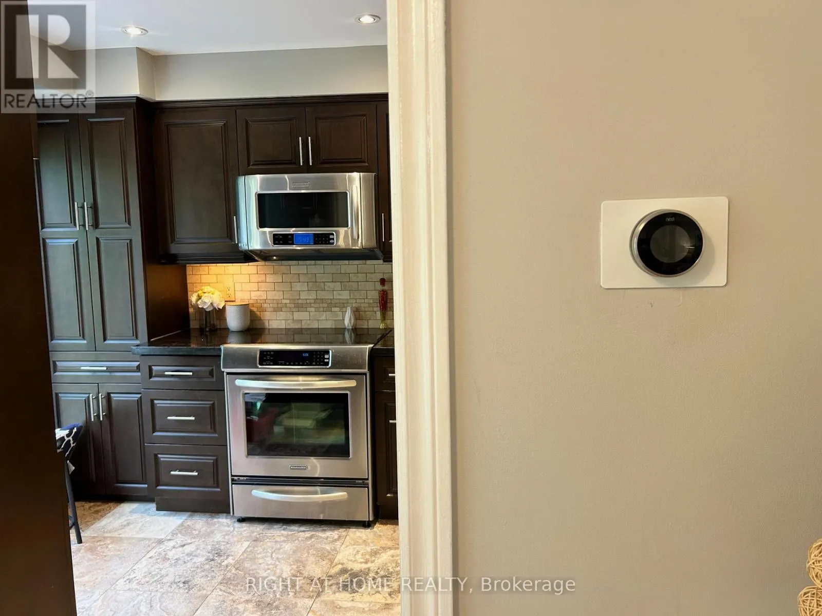 32 HEATHCLIFFE SQUARE