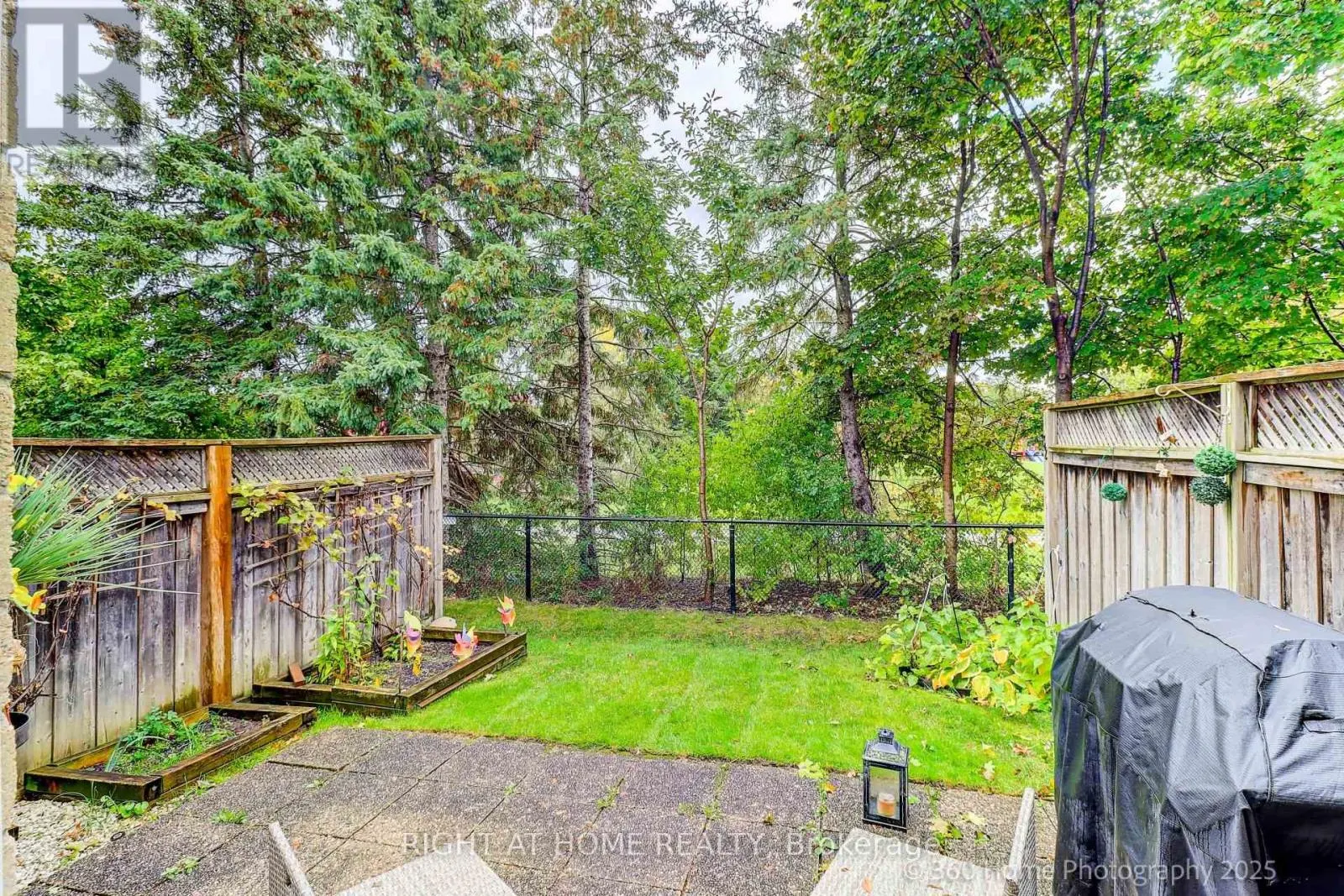 32 HEATHCLIFFE SQUARE