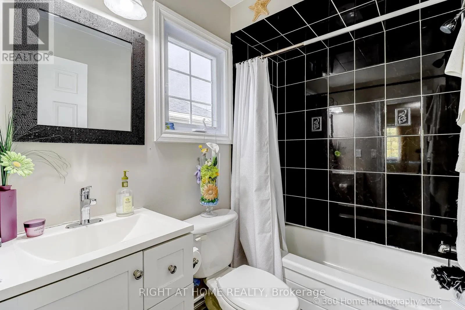 32 HEATHCLIFFE SQUARE