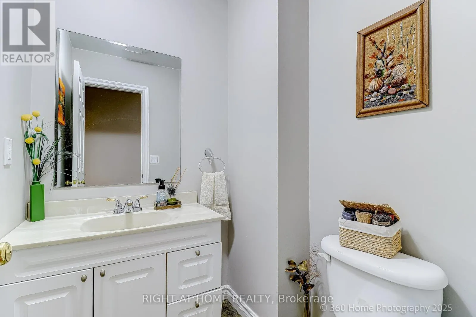 32 HEATHCLIFFE SQUARE