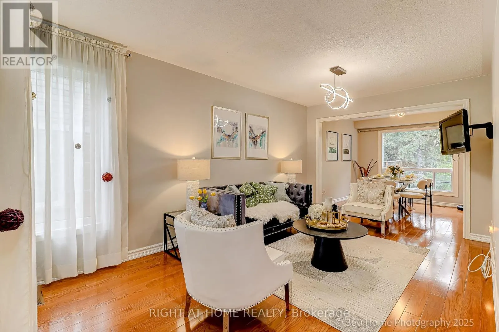 32 HEATHCLIFFE SQUARE