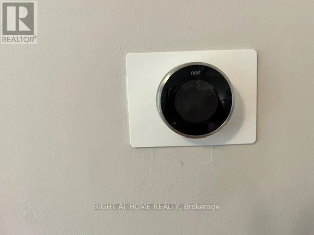 32 HEATHCLIFFE SQUARE