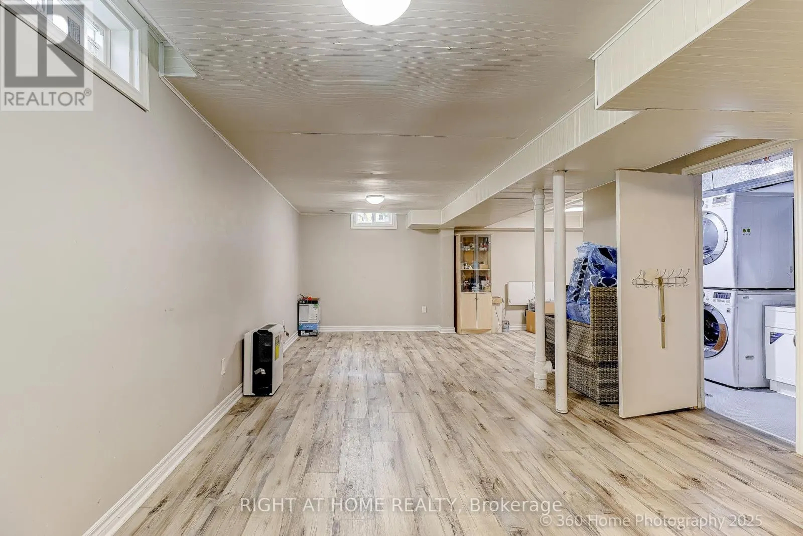 32 HEATHCLIFFE SQUARE