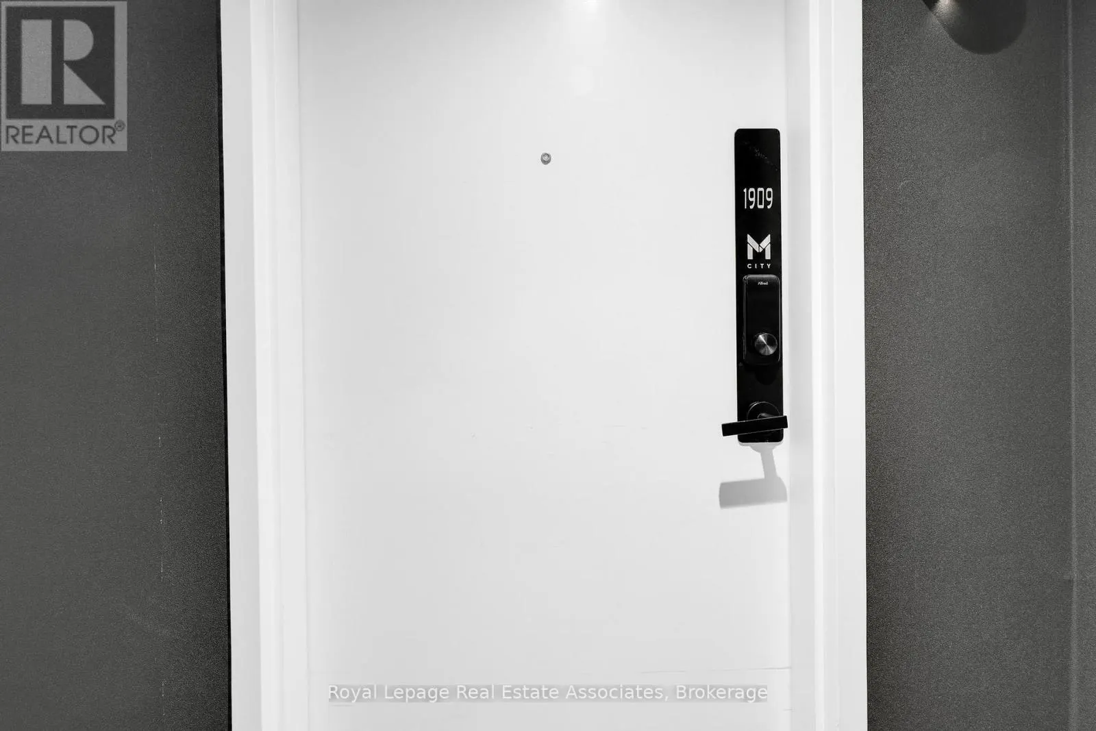 1909 - 3883 QUARTZ ROAD