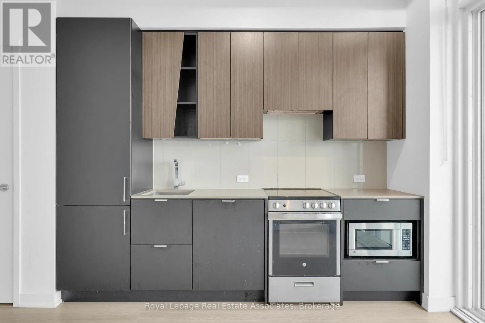 1909 - 3883 QUARTZ ROAD