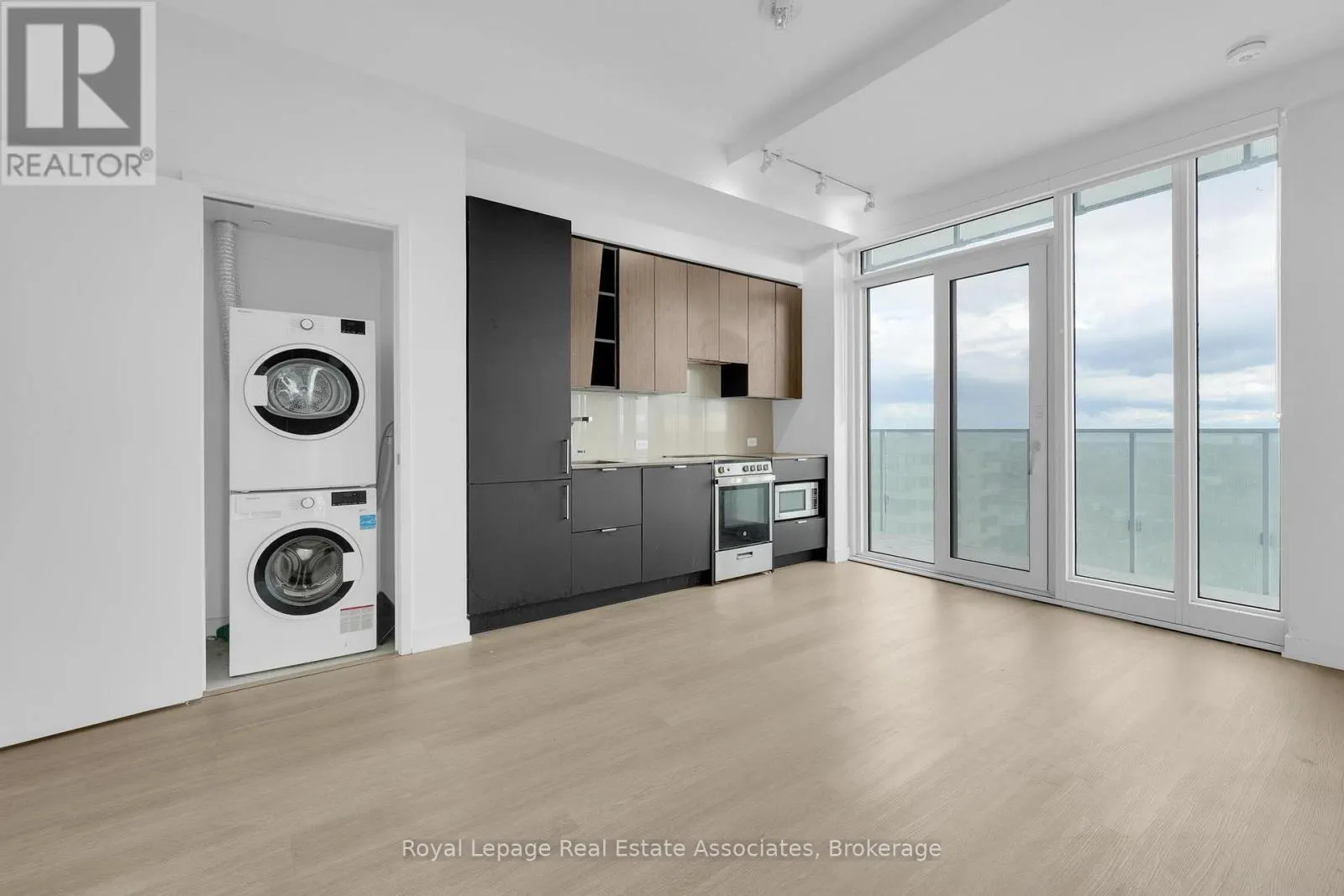 1909 - 3883 QUARTZ ROAD