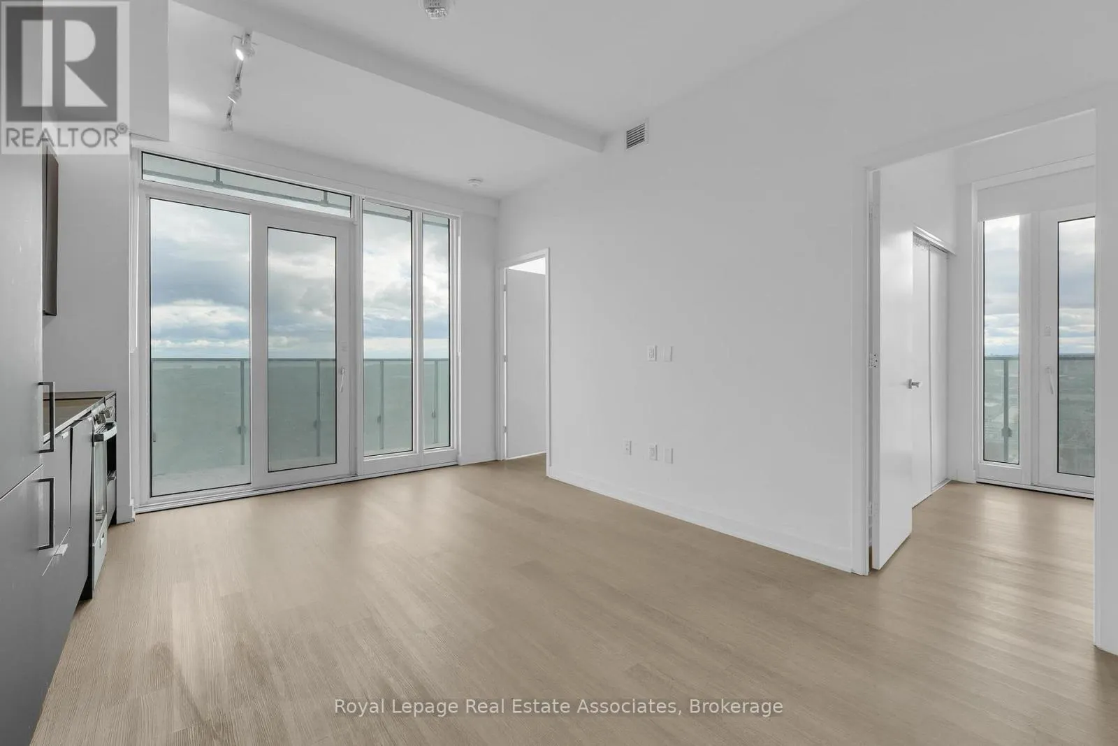 1909 - 3883 QUARTZ ROAD