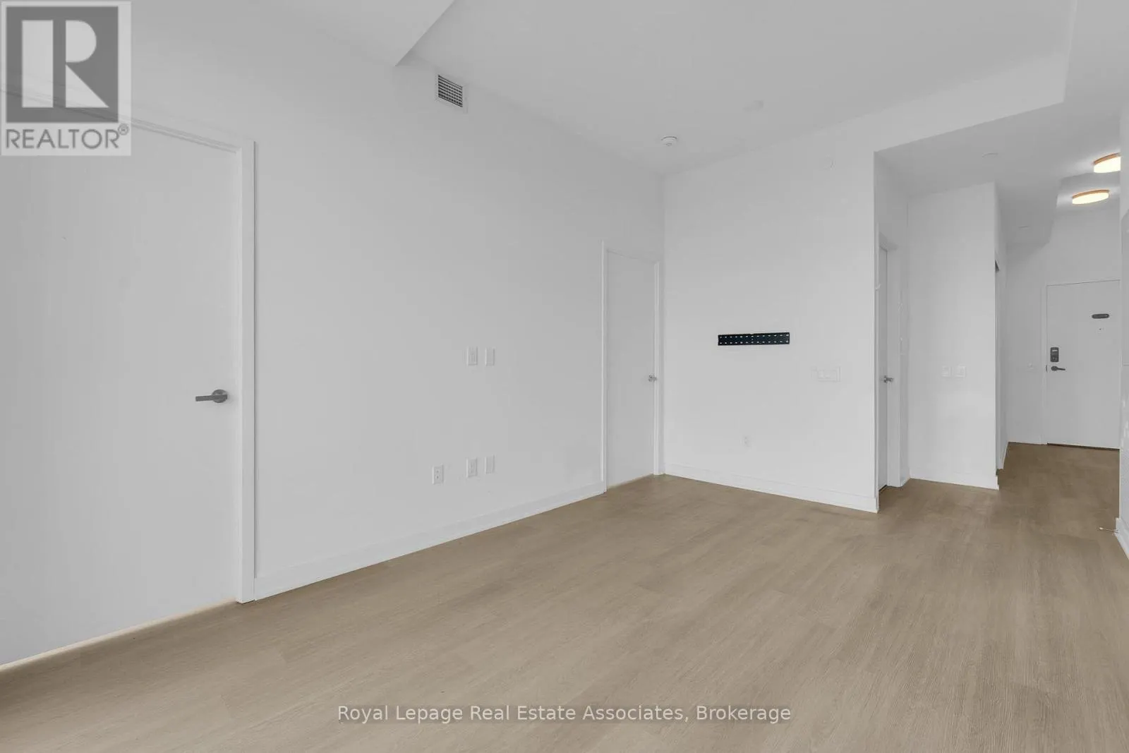 1909 - 3883 QUARTZ ROAD