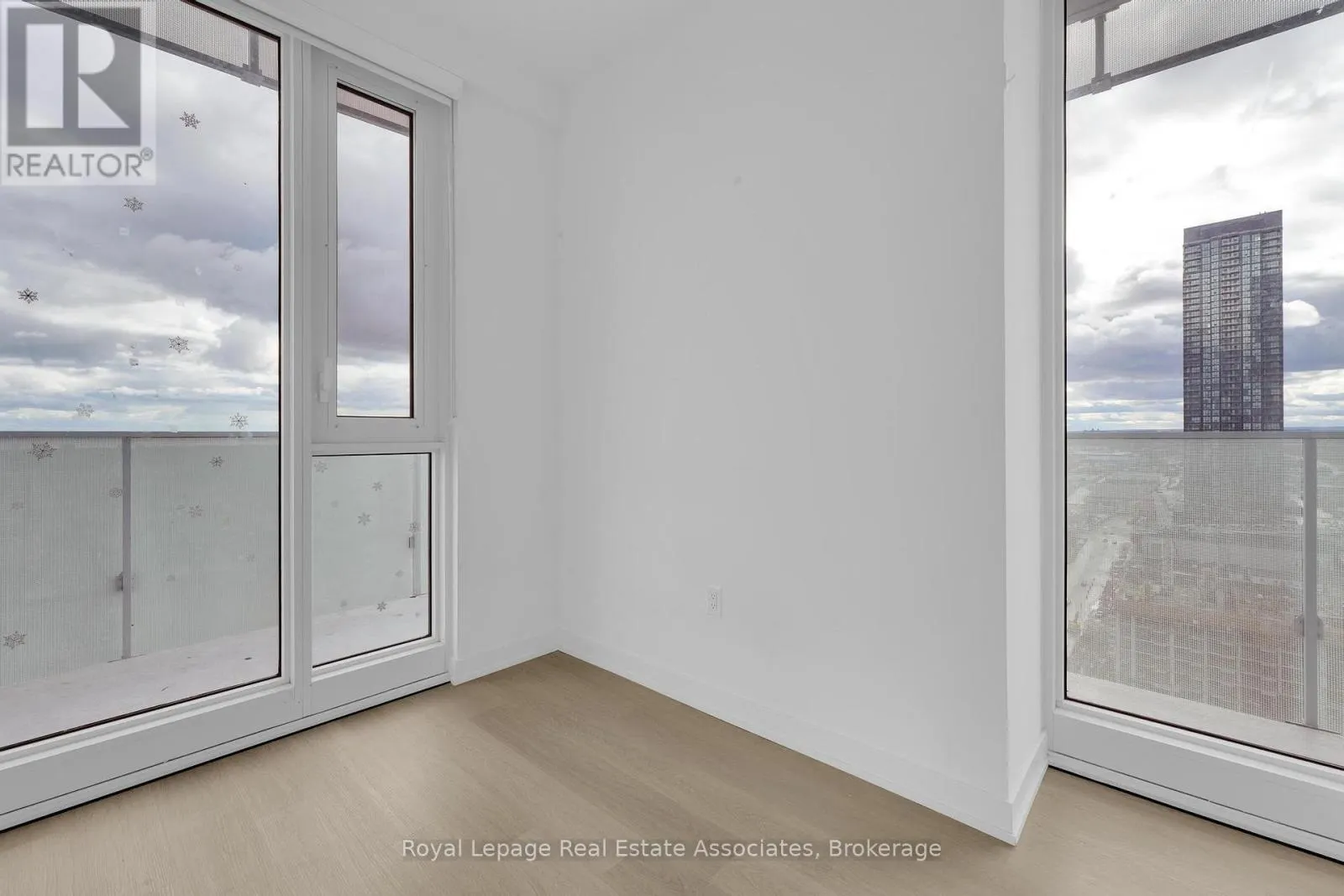 1909 - 3883 QUARTZ ROAD