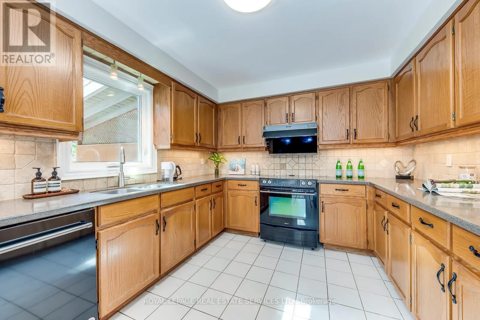 1366 FIELDCREST LANE