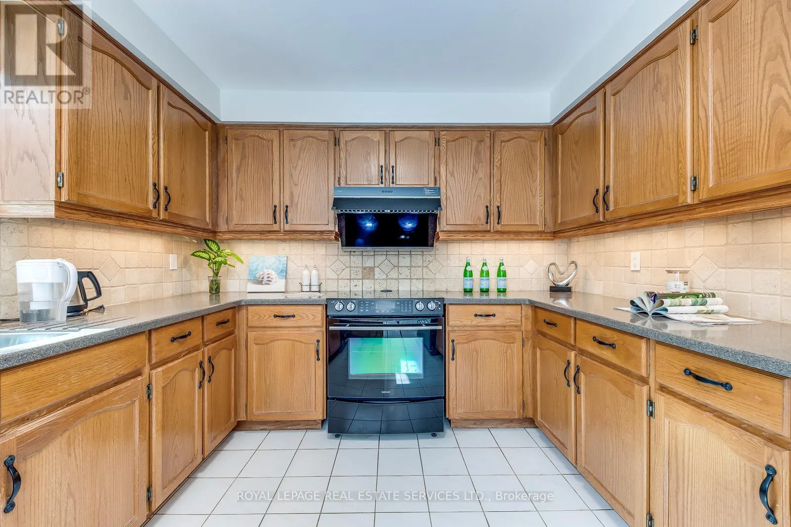 1366 FIELDCREST LANE